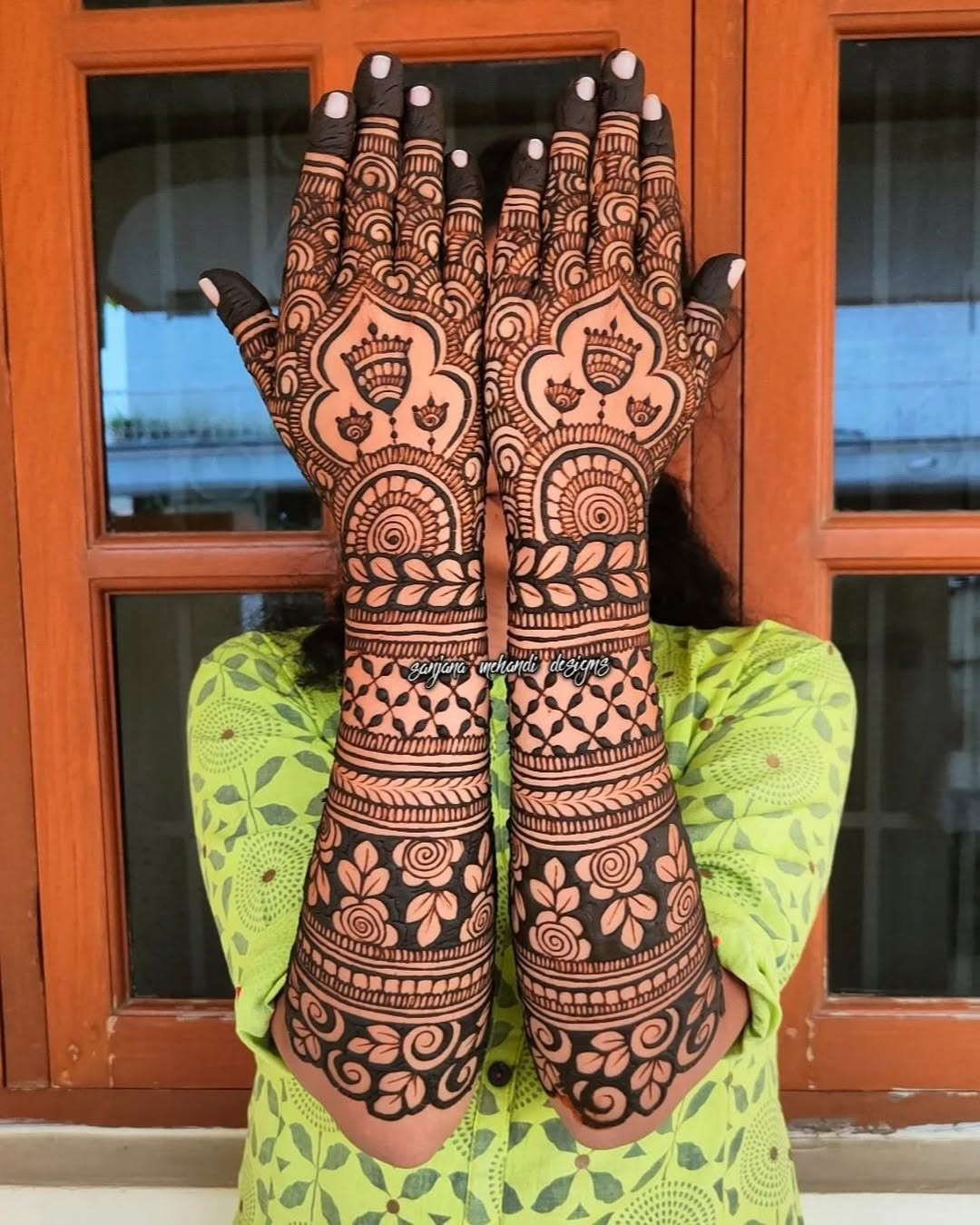 Beautiful Bridal Full-Hand Arabic Mehndi