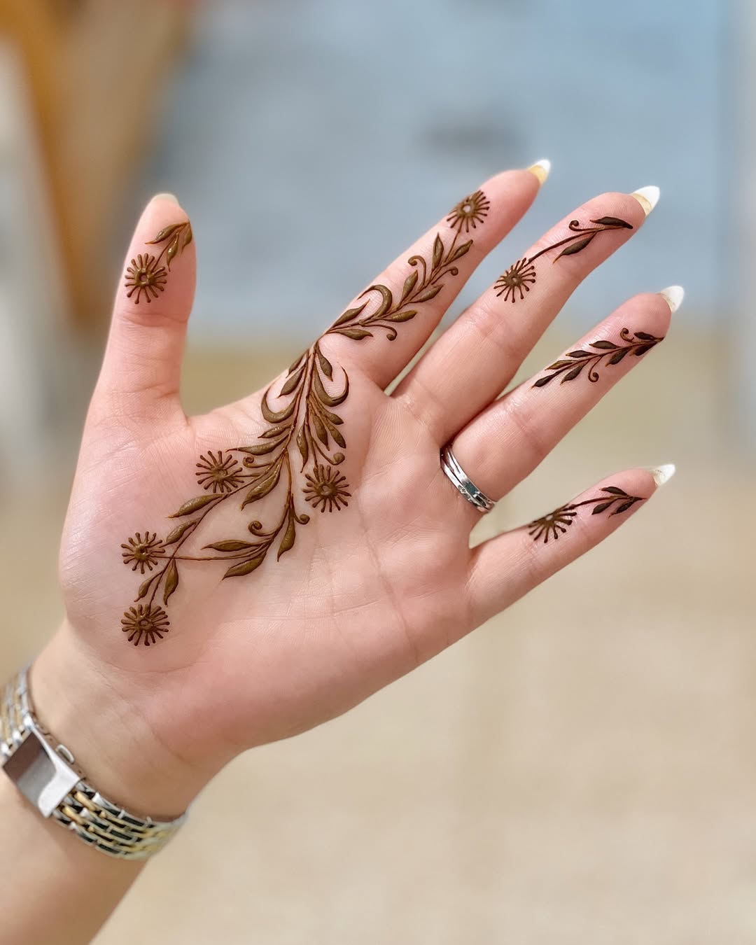 Minimalist & Finger Mehndi