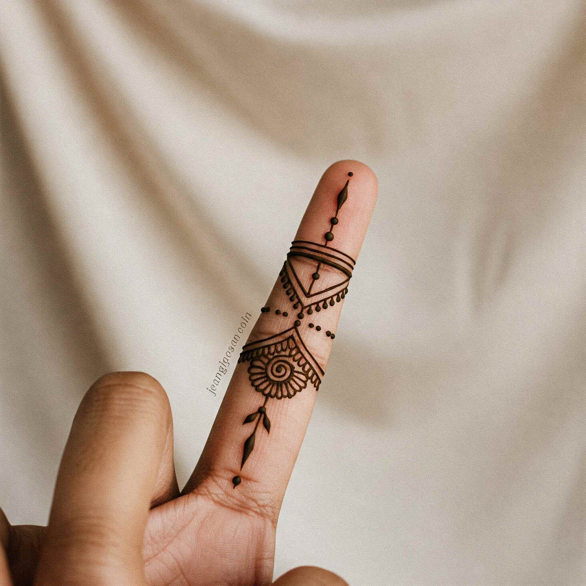 One Finger Mehndi Design Back Hand
