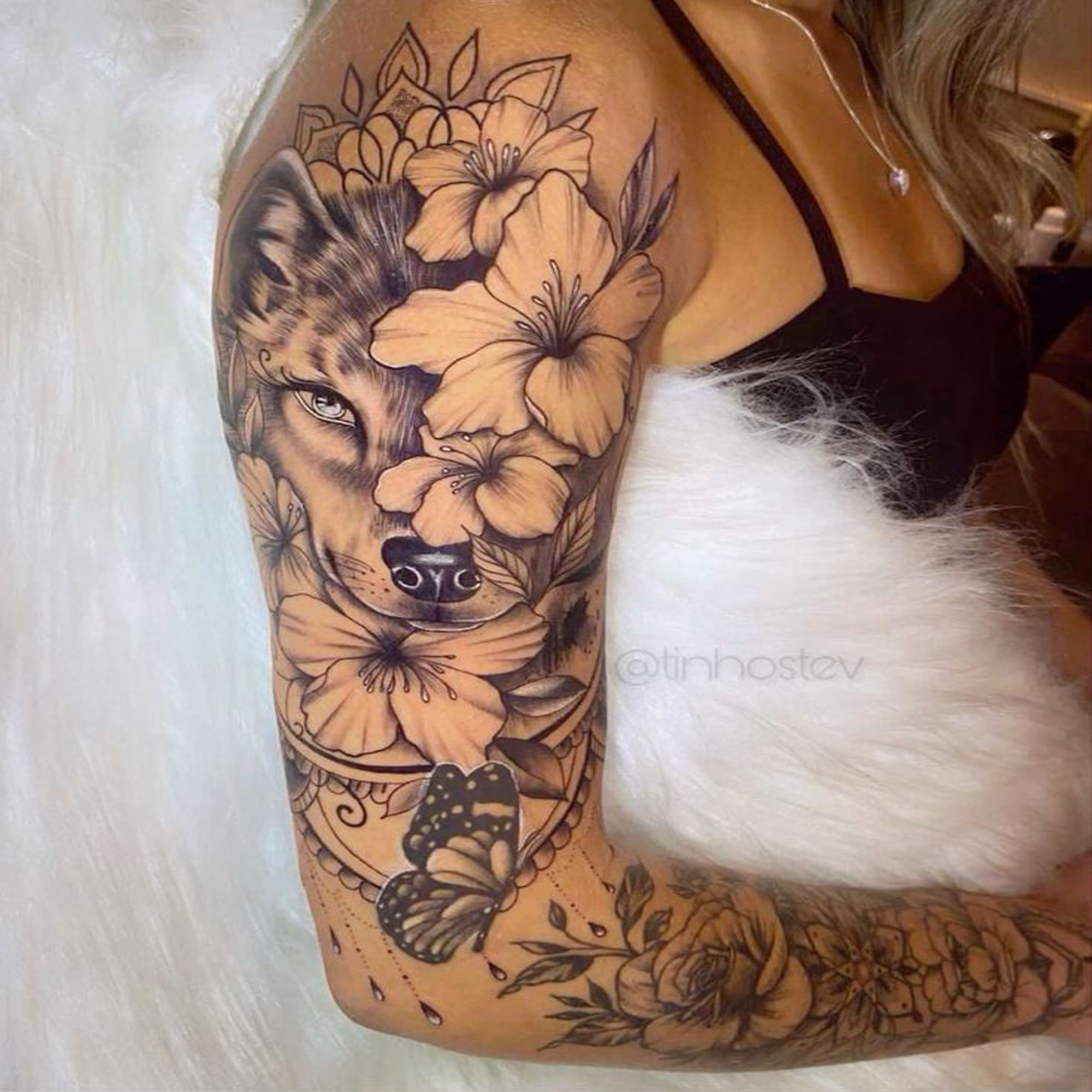 hand tattoos for women aesthetic